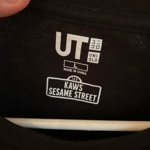 Kaws x Sesame Street x Uniqlo Size Large - Picture 3 of 3